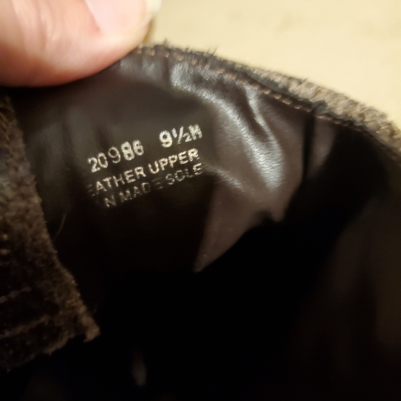 Distressed boots - Picture 3 of 4